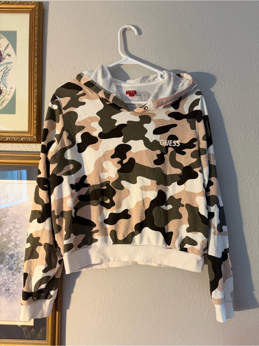 GUESS Camo Cropped Hoodie Sweater - Beige, Olive & Black